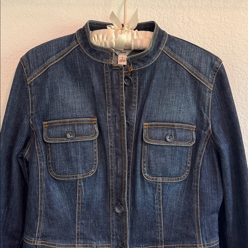 TALBOTS WOMENS DENIM JEAN JACKET SIZE 6 TAPERED FITTED COLLARLESS BUTTON BLUE - Picture 2 of 12